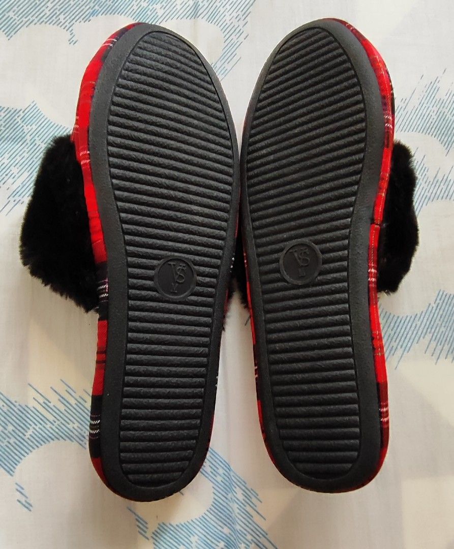 Victoria's Secret Slippers (Category: Slippers and slides) located in Mandaluyong City. Submitted by Ms.Sagittarius (Listing ID 1384500099, Image 2). Description: .