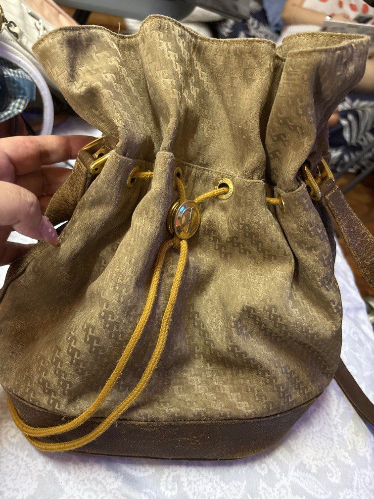 Vintage Gucci bucket bag (Category: Luxury Bags & Wallets) located in Paranaque City. Submitted by shopofashopaholic (Listing ID 1384447148, Image 1). Description: Authentic vintage Gucci bag Strap worn out but fat from maputol. All hardware gold na gold pa except the big one in front which can be cleaned by metal polish. .