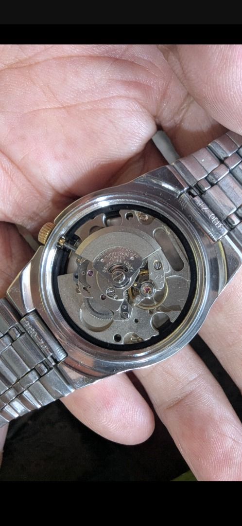 Vintage Seiko 5 4227A Automatic Sunburst Dial (Category: Luxury Watches) located in Caloocan City. Submitted by jannamiel131424 (Listing ID 1384612275, Image 3). Description: Experience a piece of Seiko’s vintage craftsmanship with this Seiko 5 Automatic equipped with the reliable 4227A movement. This model features a stunning sunburst dial that shifts beautifully under the light, giving it a timeless and elegant appearance. Movement: Seiko 4227A
