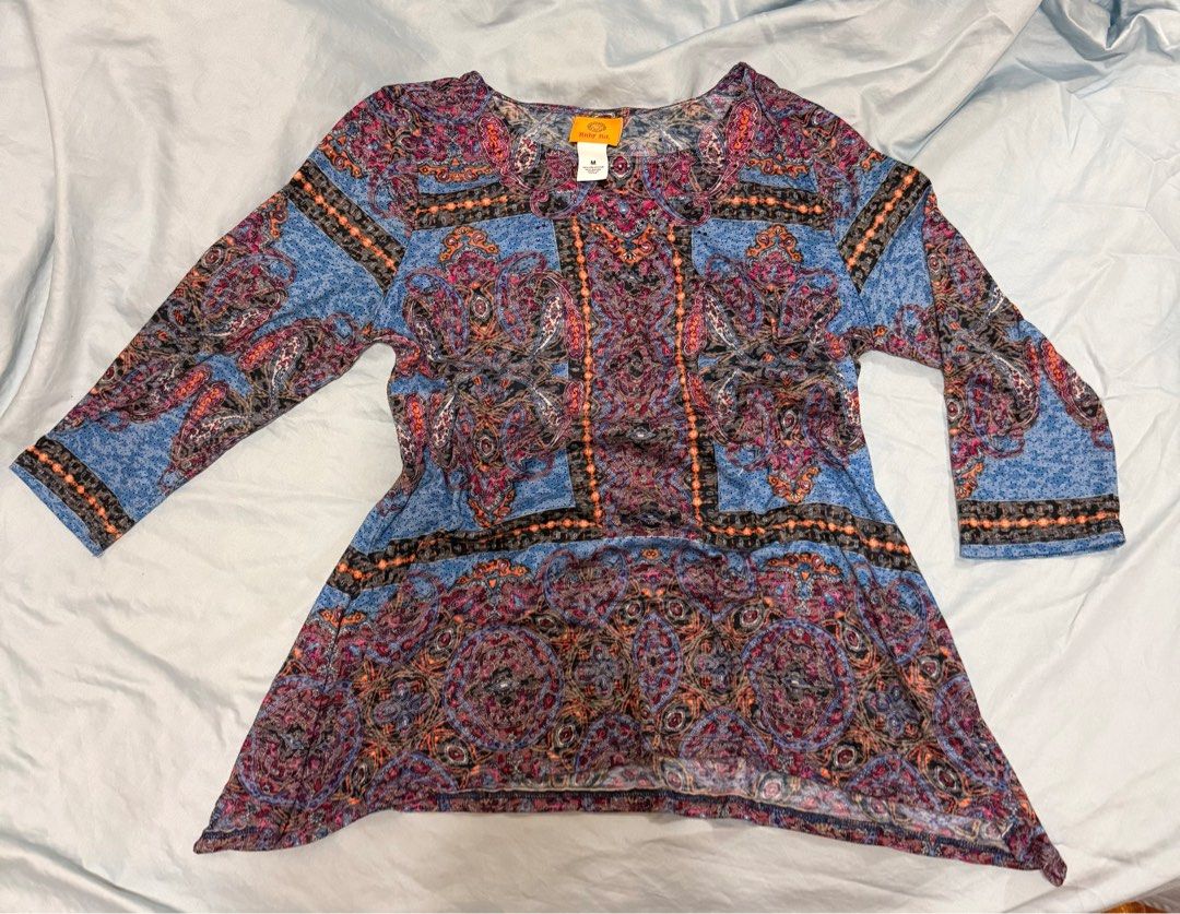 vintage y2k boho hippie core longsleeve top (Category: Longsleeves) located in Pasig City. Submitted by beediz (Listing ID 1384614341, Image 1). Description: suuuper cute n breathable vintage y2k boho hippie core longsleeve top!! - M on tag, can fit M-L best - not hot even in ph weather - cute n hippie - barely worn rfs: decluttering **PRICE NEGO IF GETTING 2 OR MORE ITEMS**.