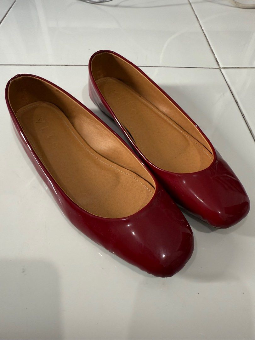 Vita Linya Flats in size 37 Cherry (Category: Flats & Sandals) located in Mandaluyong City. Submitted by raqsnunez (Listing ID 1384496393, Image 3). Description: Size 37 Can fit up to 7.5 No box Plus shipping fee.