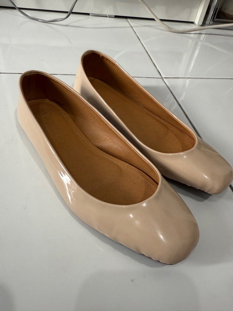 Vita Linya Flats Size 37 (Category: Flats & Sandals) located in Mandaluyong City. Submitted by raqsnunez (Listing ID 1384495317, Image 3). Description: Size 37 Can fit up to 7.5 No Box Plus shipping fee.