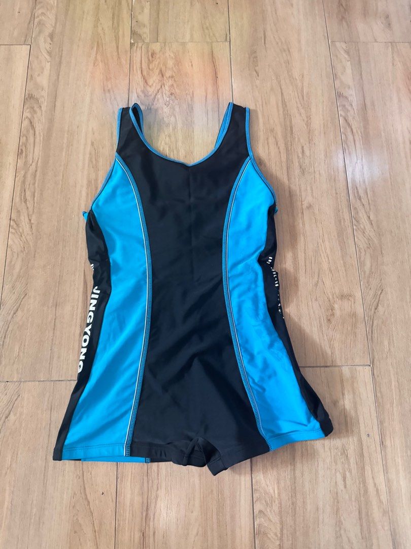 Women’s Rashguard (Category: Rash guard) located in Quezon City. Submitted by decluttrqueen (Listing ID 1384446080, Image 1). Description: Women’s Rashguard Size small Stretchable For free if you buy at least one on my listings.