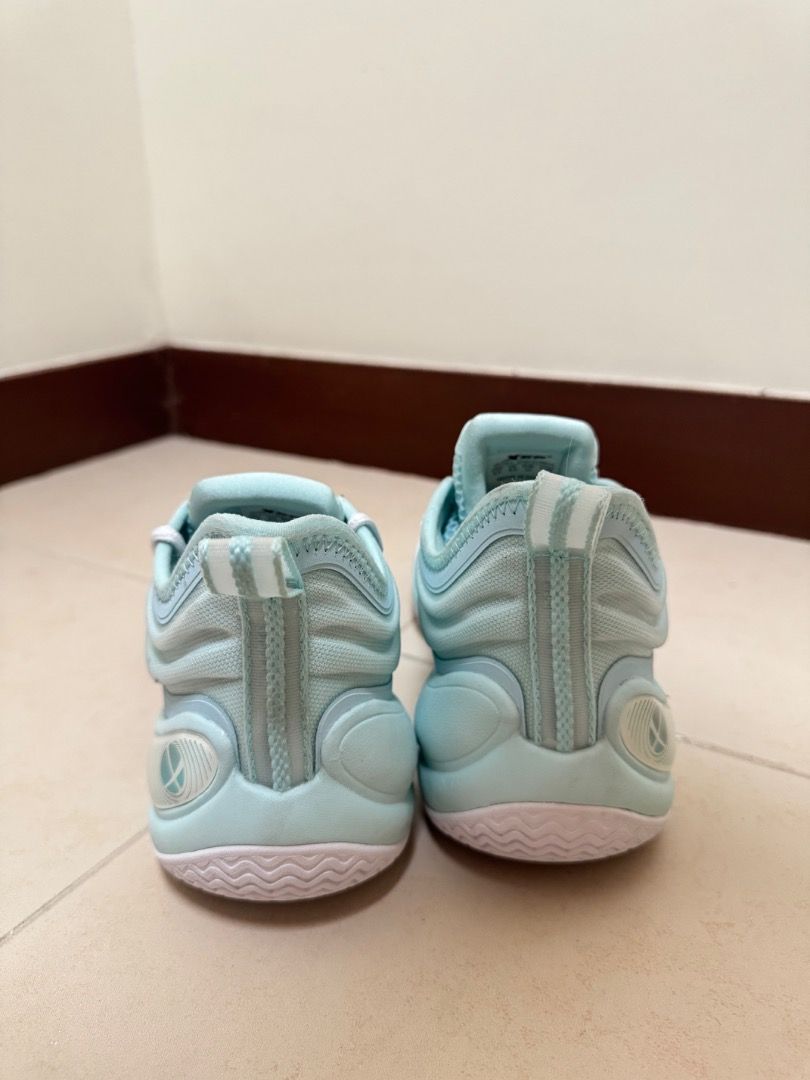 XTEP LIN STORM 2 (Category: Sneakers) located in Pasig City. Submitted by wwwww567 (Listing ID 1384574874, Image 3). Description: XTEP LIN STORM 2 BASKETBALL SHOE. NO BOX. BRAND NEW. ORIGINAL PRICE 5K, SELLING FOR 3K.