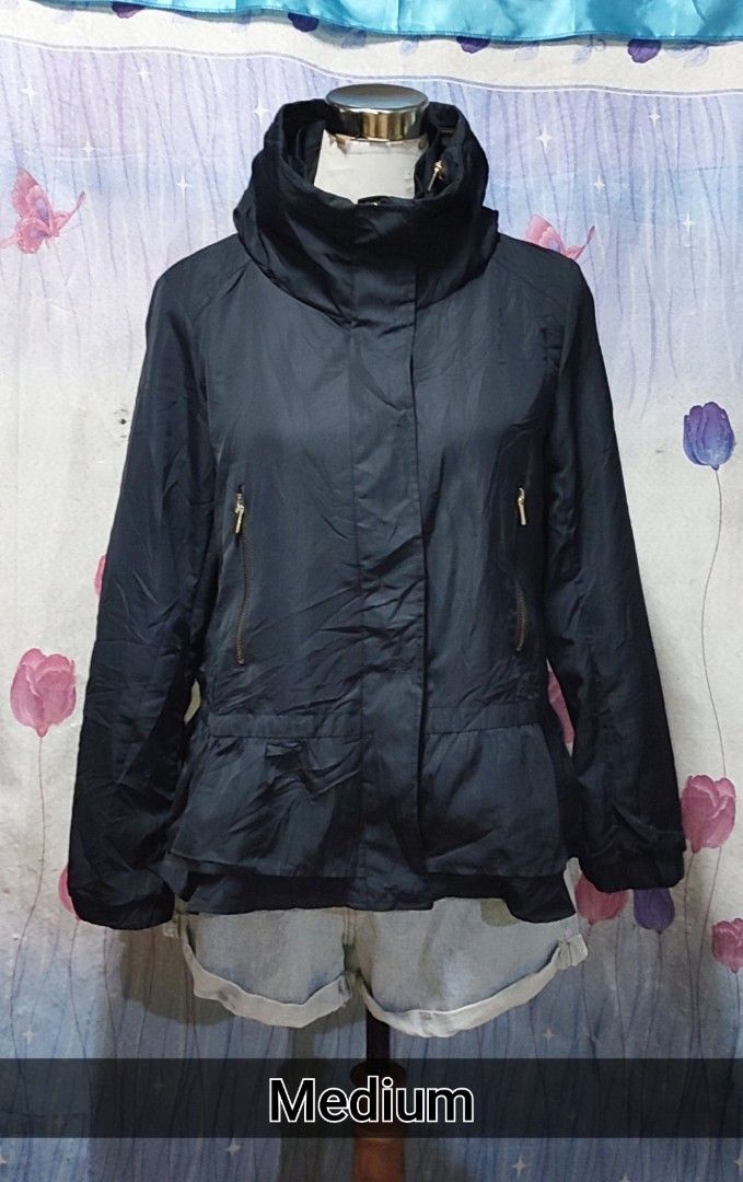 Zara Basics Black Hidden Hood Zipper (Category: Coats, Jackets and Outerwear) located in Baras. Submitted by yssaichea (Listing ID 1384435103, Image 1). Description: Zara Basics Black Hidden Hood Zipper / Snap Jacket Small-Medium size.