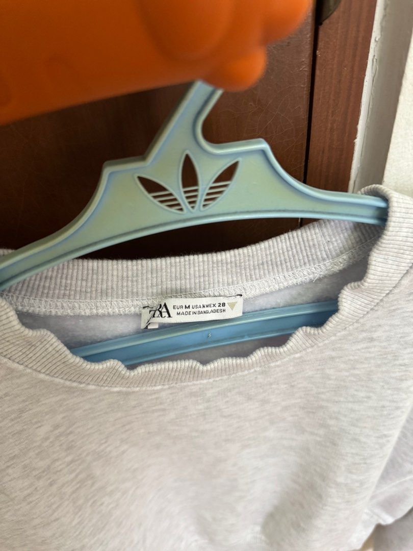 ZARA Gray Sweater (Category: Longsleeves) located in Makati City. Submitted by smolpapi (Listing ID 1384533996, Image 2). Description: Bought in Japan for ¥2000 RFS: Decluttering.