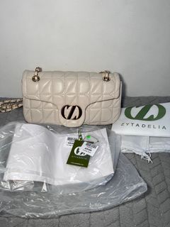 (Kategori: ) berada di . Dikirim oleh loviiepreloved (ID iklan 1384476148, Gambar 1). Deskripsi: .