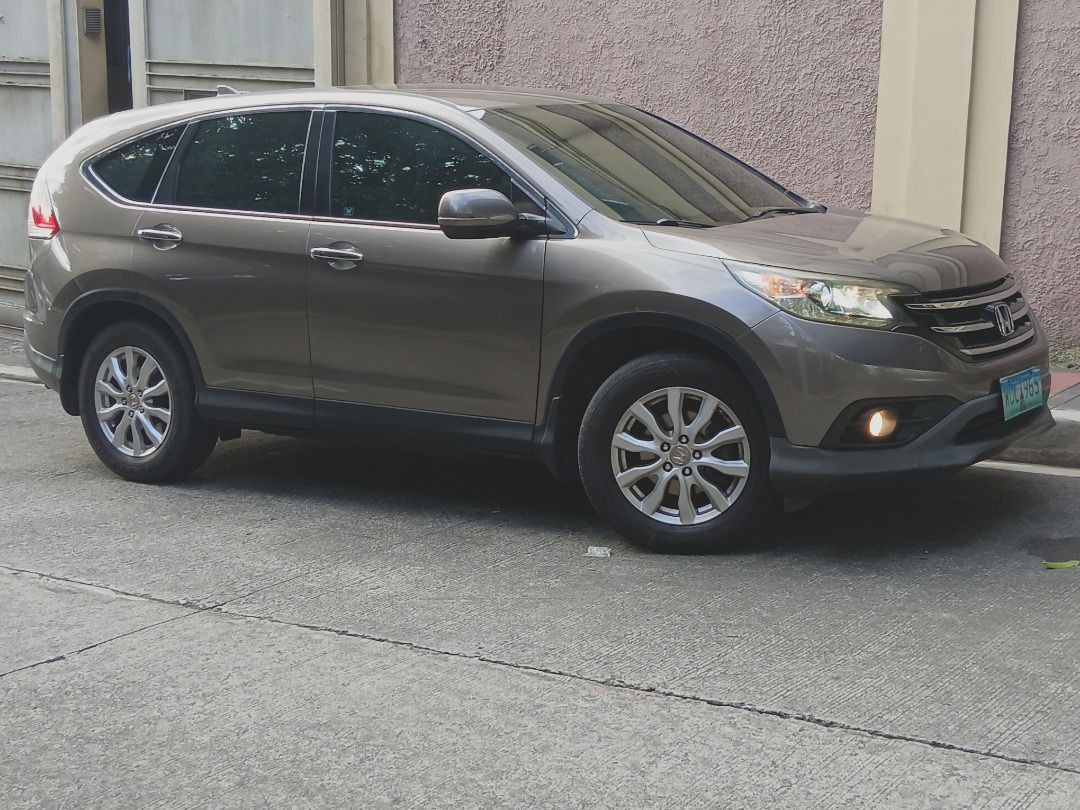 Honda CR-V 4x2 matic Auto (Category: Used Cars) located in Mandaluyong City. Submitted by josjr (Listing ID 1330673946, Image 2). Description: 2014 Honda CR-V p470,000 cash 1st owned genuine leather Good running condition super cold aircon almost all new tires reserve tire still bnew complete with service booklets owners manual duplicate key no issues legal documents interested pls call 09178553451 09228553451.