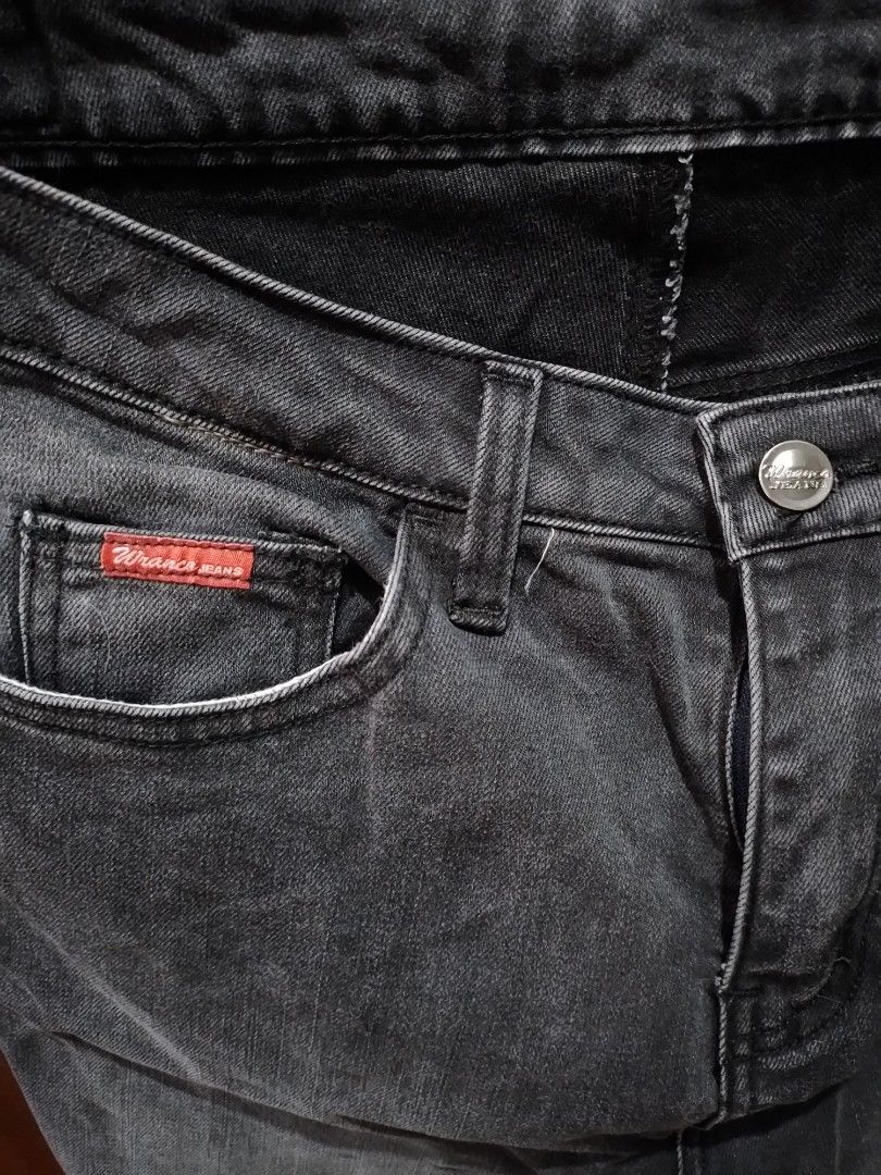 acid gray jeans (Category: Jeans) located in Quezon City. Submitted by happyleafff (Listing ID 1389716900, Image 2). Description: Brand: Wranco jeans Waist Size: 31 inches high waist used once, no flaws Rfs: decluttering - no when worn & rush shipping - items are preloved. please manage expectations - pay as you order - mode of payment: gcash, bdo.