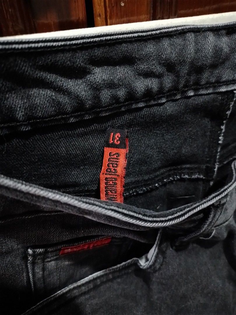 acid gray jeans (Category: Jeans) located in Quezon City. Submitted by happyleafff (Listing ID 1389716900, Image 3). Description: Brand: Wranco jeans Waist Size: 31 inches high waist used once, no flaws Rfs: decluttering - no when worn & rush shipping - items are preloved. please manage expectations - pay as you order - mode of payment: gcash, bdo.