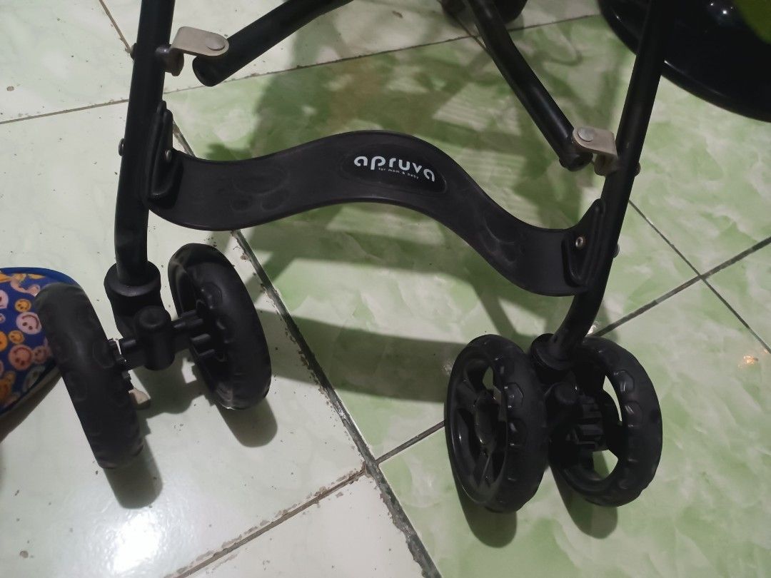 Apruva umbrella type stroller (Category: Strollers) located in Pasig City. Submitted by iheartgavinjcov (Listing ID 1389789806, Image 3). Description: .