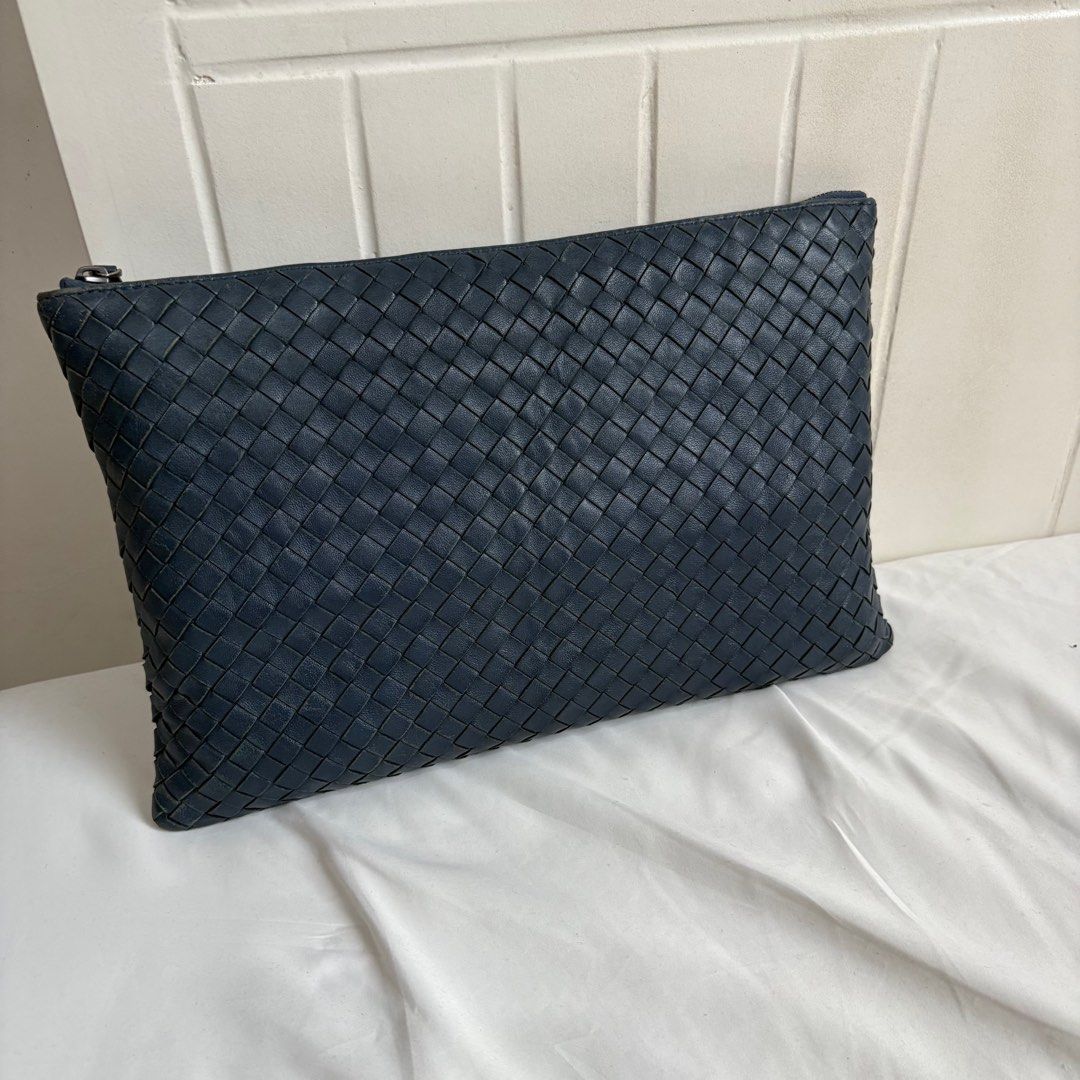 Authentic Bottega Veneta Intrecciato Pouch (Category: Luxury Bags & Wallets) located in Manila. Submitted by snatchmybag (Listing ID 1389688874, Image 1). Description: .