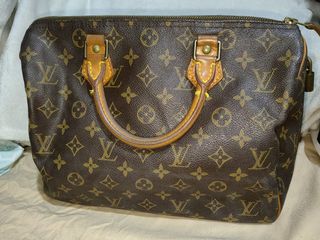 (Category: ) located in . Submitted by saksthriftavenuebyluckymaria8 (Listing ID 1389778191, Image 1). Description: .