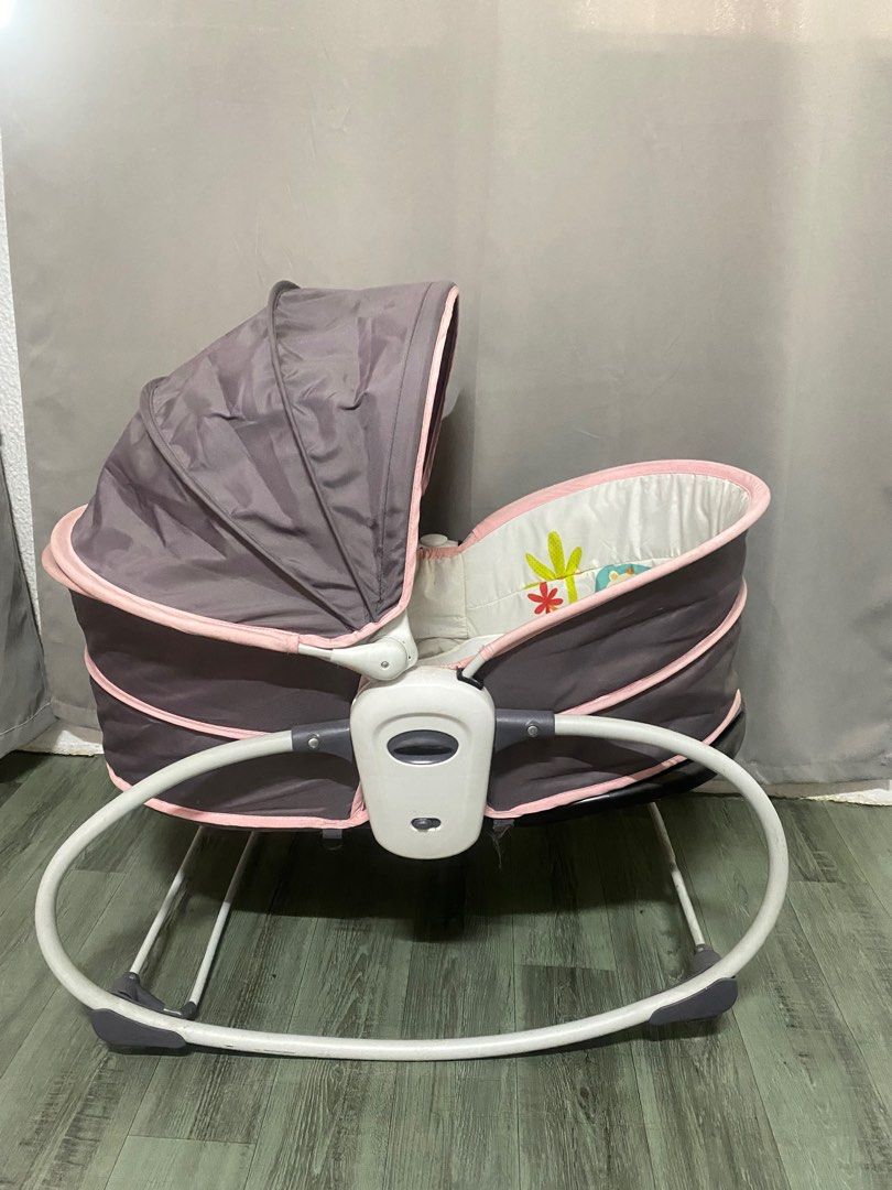 Baby Bassinet (Category: Cots & Cribs) located in Taytay. Submitted by cherixoxo (Listing ID 1389725620, Image 1). Description: Needs cleaning Can’t detached po No box na din po Taytay Rizal Area.