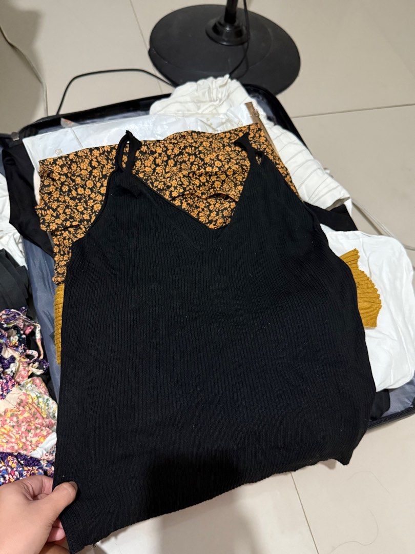 black knit sleeveless top (Category: Sleeveless) located in Manila. Submitted by 910pt (Listing ID 1389802573, Image 2). Description: .