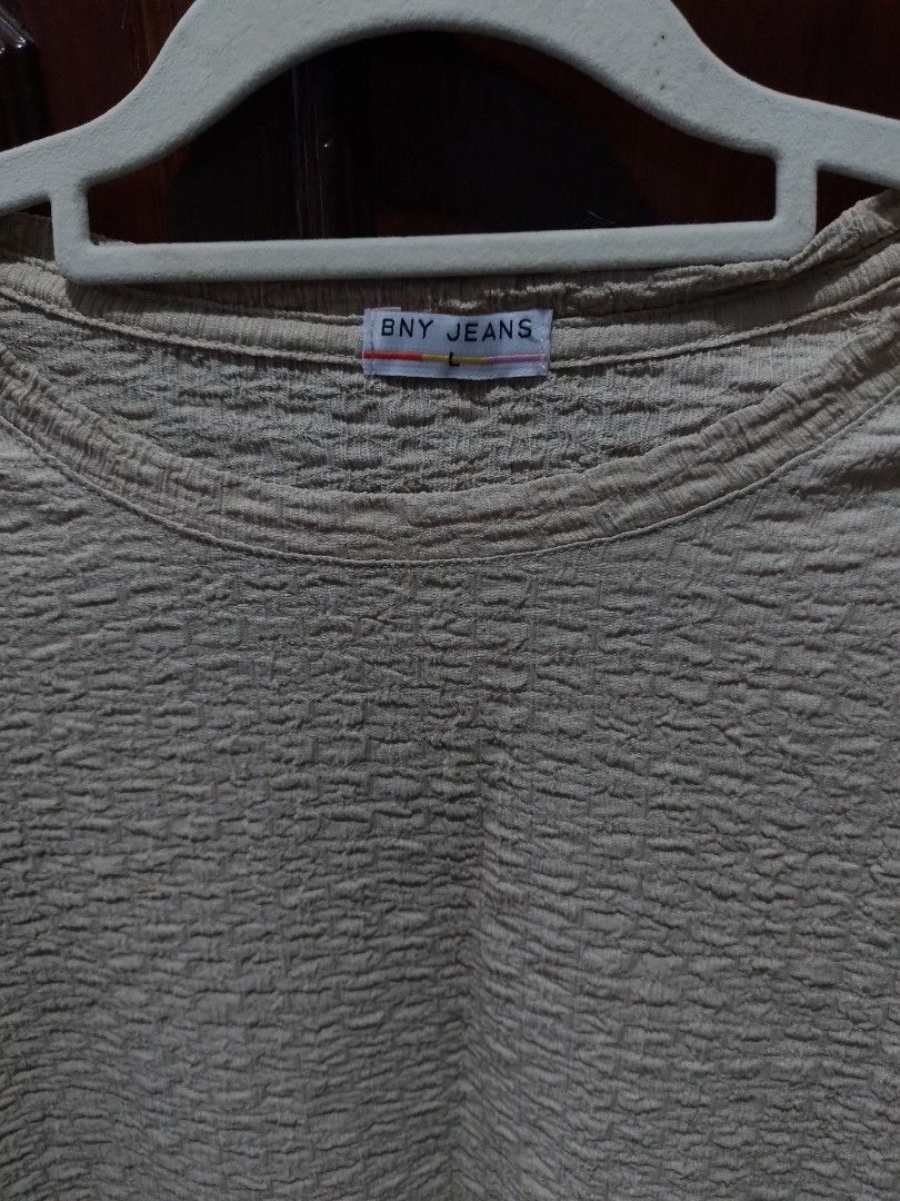 crepe bubble shirt (Category: Shirts) located in Quezon City. Submitted by happyleafff (Listing ID 1389714014, Image 2). Description: Brand: BNY jeans Size: Can fit M-L frame used once, no flaws Rfs: decluttering - no when worn & rush shipping - items are preloved. please manage expectations - pay as you order - mode of payment: gcash, bdo.