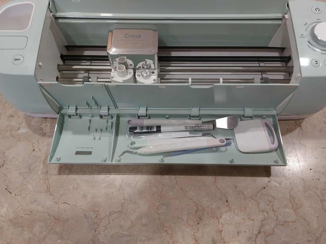 CRICUT AIR EXPLORER 2 (Category: Printers, Scanners & Copiers) located in Pasig City. Submitted by RainbowPocket (Listing ID 1389706268, Image 1). Description: cricut air Explorer 2 Php 10 000 last price Rfs: Decluttering.