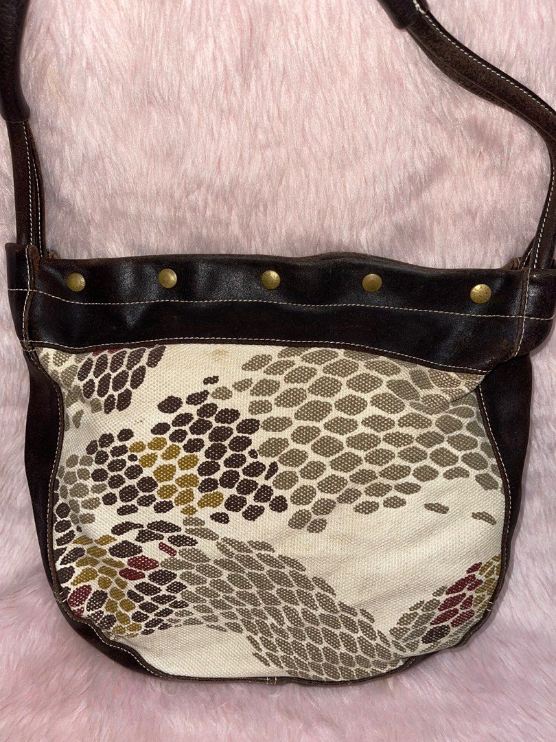 FURLA brown leather/ fabric shoulder bag (Category: Luxury Bags & Wallets) located in Quezon City. Submitted by colmiclo (Listing ID 1389691907, Image 2). Description: FURLA Made in Italy Leather Fabric Shoulder Bag MOP: Gcash/ bank transfer Courier: J&T/ Lalamove.