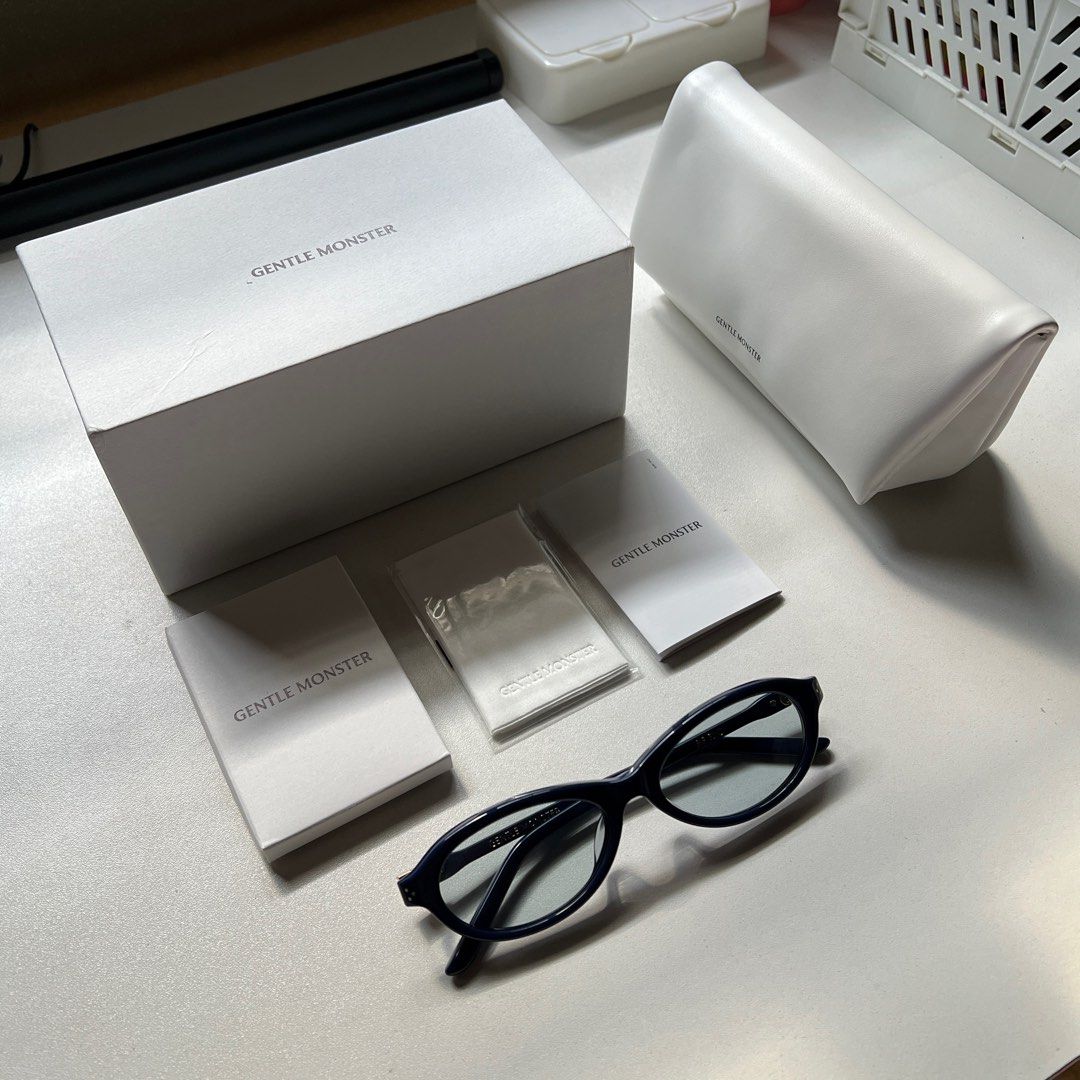 Gentle Monster Be Slo N6 (Category: Sunglasses & Eyewear) located in Quezon City. Submitted by kindleton (Listing ID 1389667809, Image 2). Description: Gentle Monster Be Slo N6 Navy Blue Brand new Inclusions: box, pouch, microfiber cloth *1st pic - from @davidguison’s ig.
