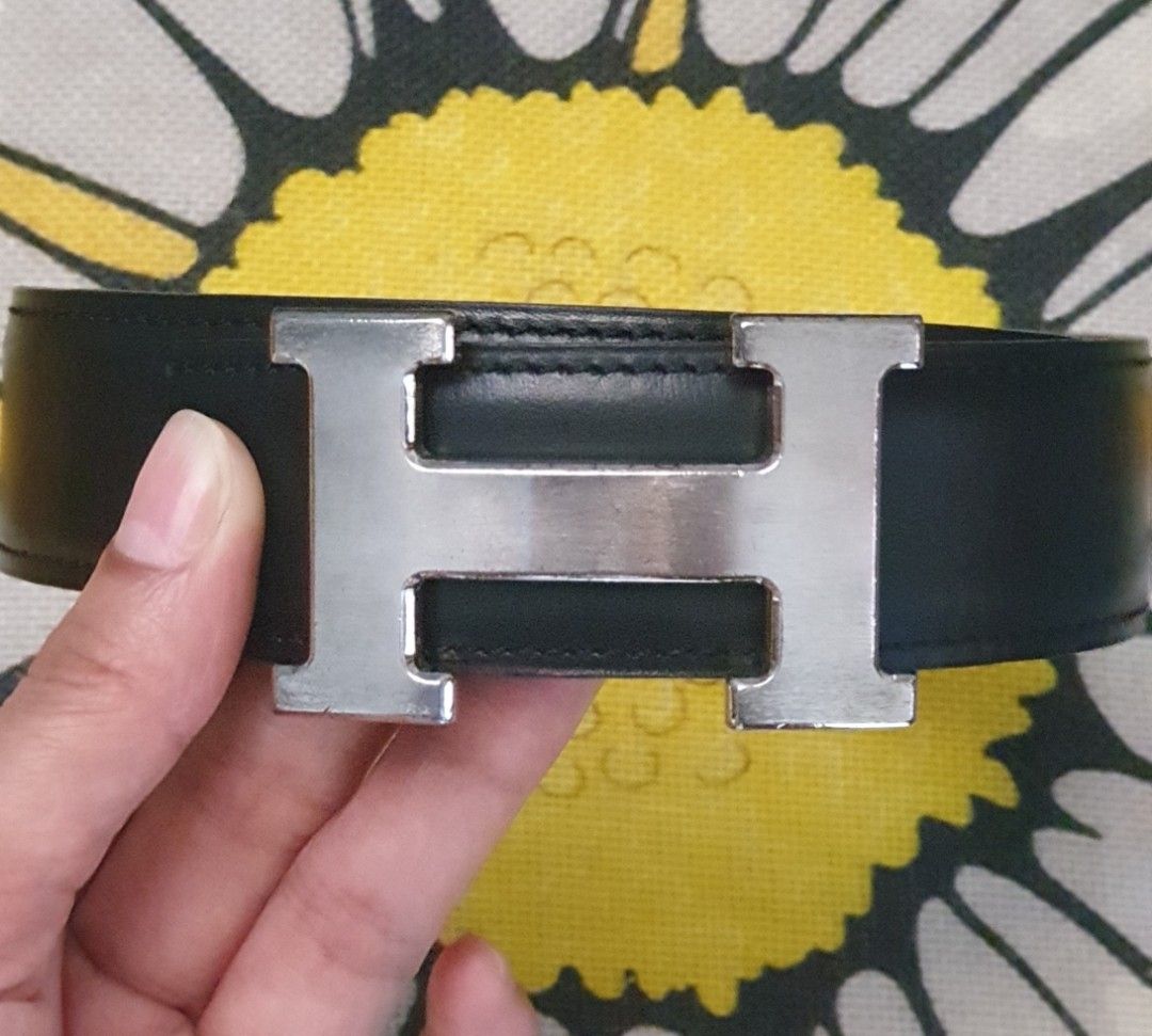 Hermes belt (Category: Luxury Accessories) located in General Trias. Submitted by mimispreloves (Listing ID 1389841136, Image 2). Description: sa mga seksi po jan☺ ❗Hermes belt (reversible black& brown) in vgc S65/24-26cm with box Php17k only.