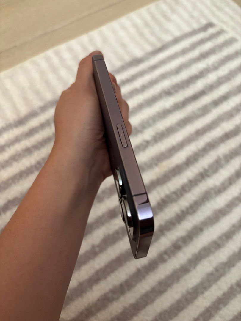 Iphone 14 Pro 512gb (Category: iPhone 14 Series) located in Taguig. Submitted by krinx_tayao (Listing ID 1389703847, Image 3). Description: RFS: new phone Looks new No major flaws 512gb memory .