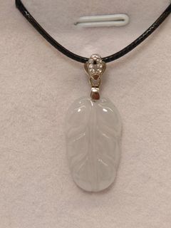 Jadeite Jade Myanmar A Class Leaf Pendant Necklace with Certificate64242862664065110