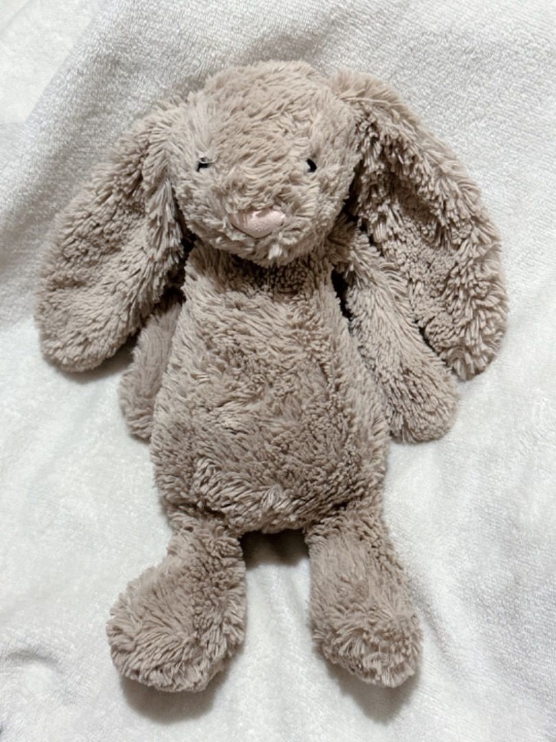 JELLYCAT BASHFUL BEIGE BUNNY SMALL PLUSH DOLL TOY (Category: Plushies & Soft Toys) located in Cavite. Submitted by ice_dandan_ (Listing ID 1389677821, Image 1). Description: cut tag/etiketa original.