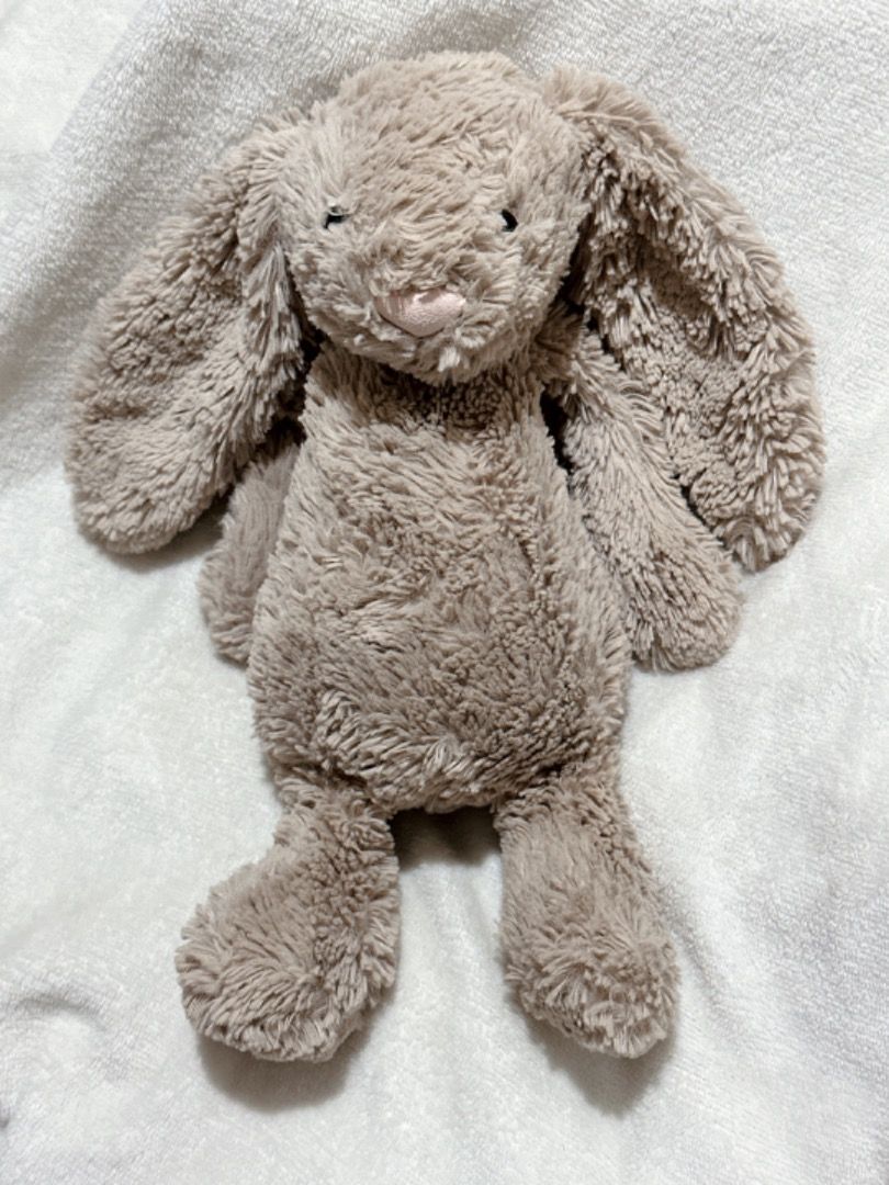 JELLYCAT BASHFUL BEIGE BUNNY SMALL PLUSH DOLL TOY (Category: Plushies & Soft Toys) located in Cavite. Submitted by ice_dandan_ (Listing ID 1389677821, Image 2). Description: cut tag/etiketa original.