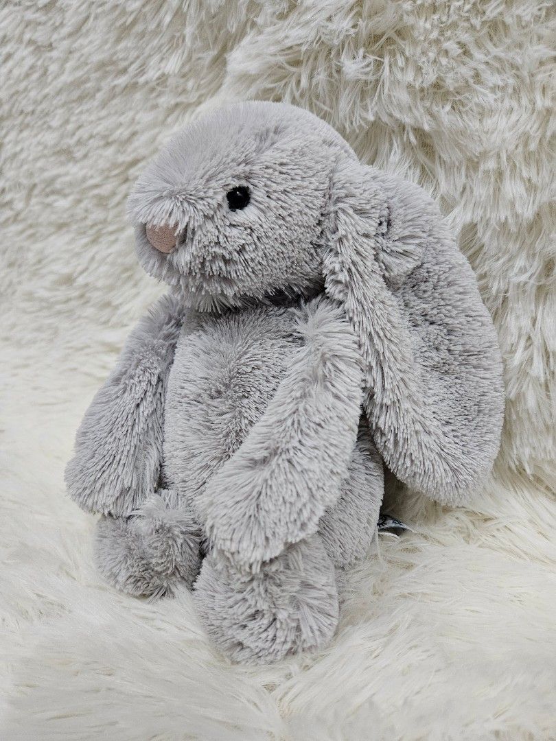 Jellycat Medium Bashful Silver Bunny (Category: Plushies & Soft Toys) located in Taguig. Submitted by wonderworksbyjanele (Listing ID 1389843953, Image 2). Description: .
