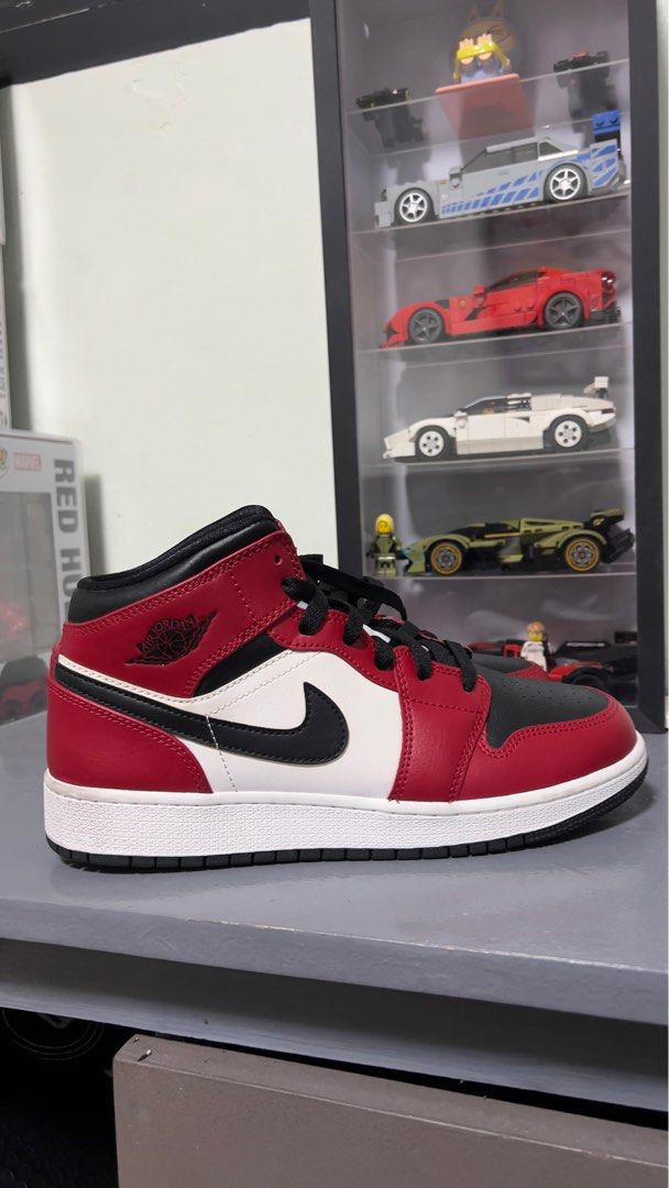 Jordan Mid Chicago Black Toe (GS) 6.5Y (Category: Sneakers) located in Manila. Submitted by declutterwithceej (Listing ID 1389840698, Image 1). Description: Used for church lang ng girlfriend ko no more box 100% authentic can do meetups rfs: di nagagamit.