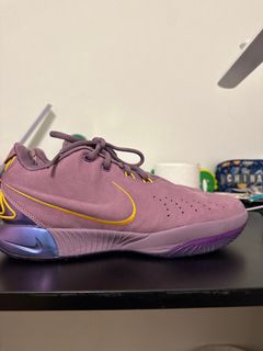 (Category: ) located in . Submitted by sneakerlover217 (Listing ID 1389822422, Image 1). Description: .