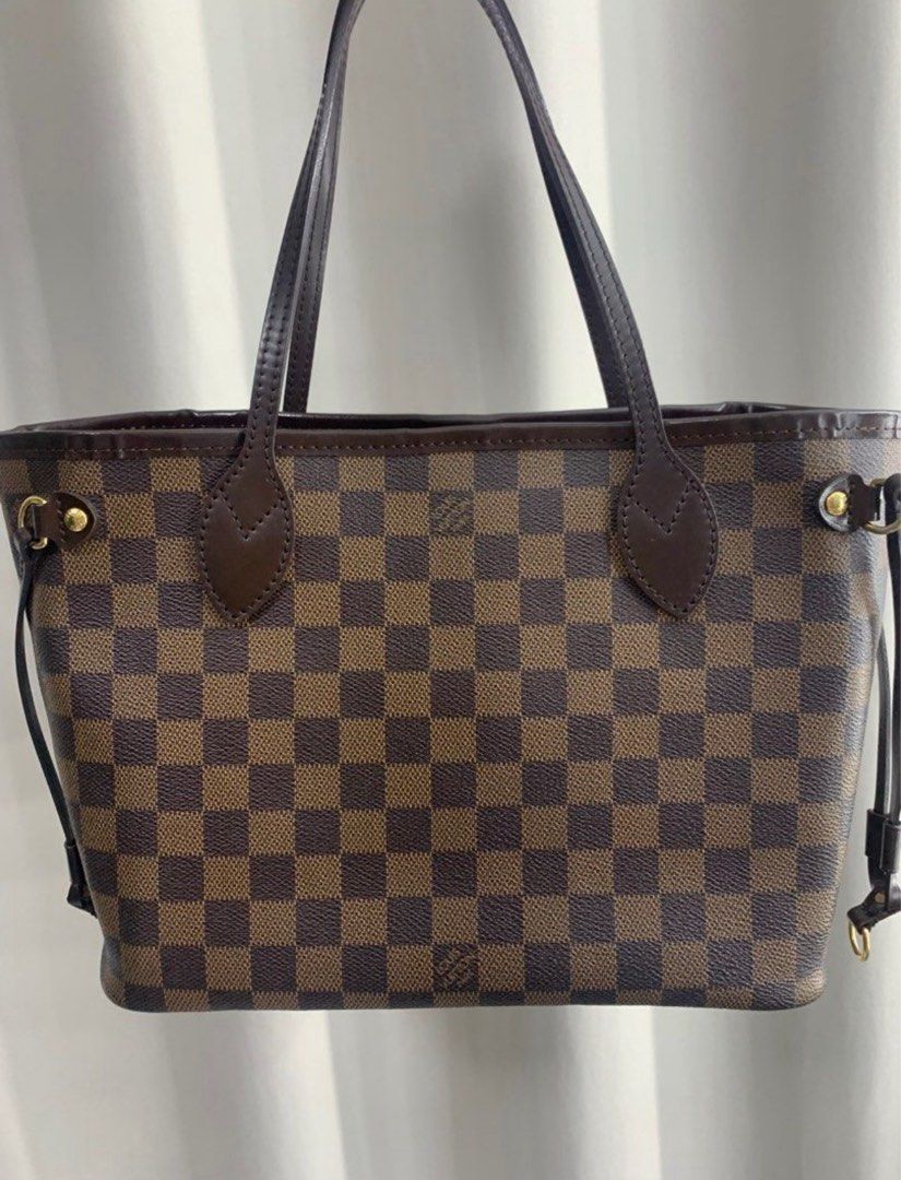 LV NEVERFULL PM (Category: Luxury Bags & Wallets) located in Manila. Submitted by decluterthings888 (Listing ID 1389752560, Image 1). Description: no pouch bag & dustbag rank A.
