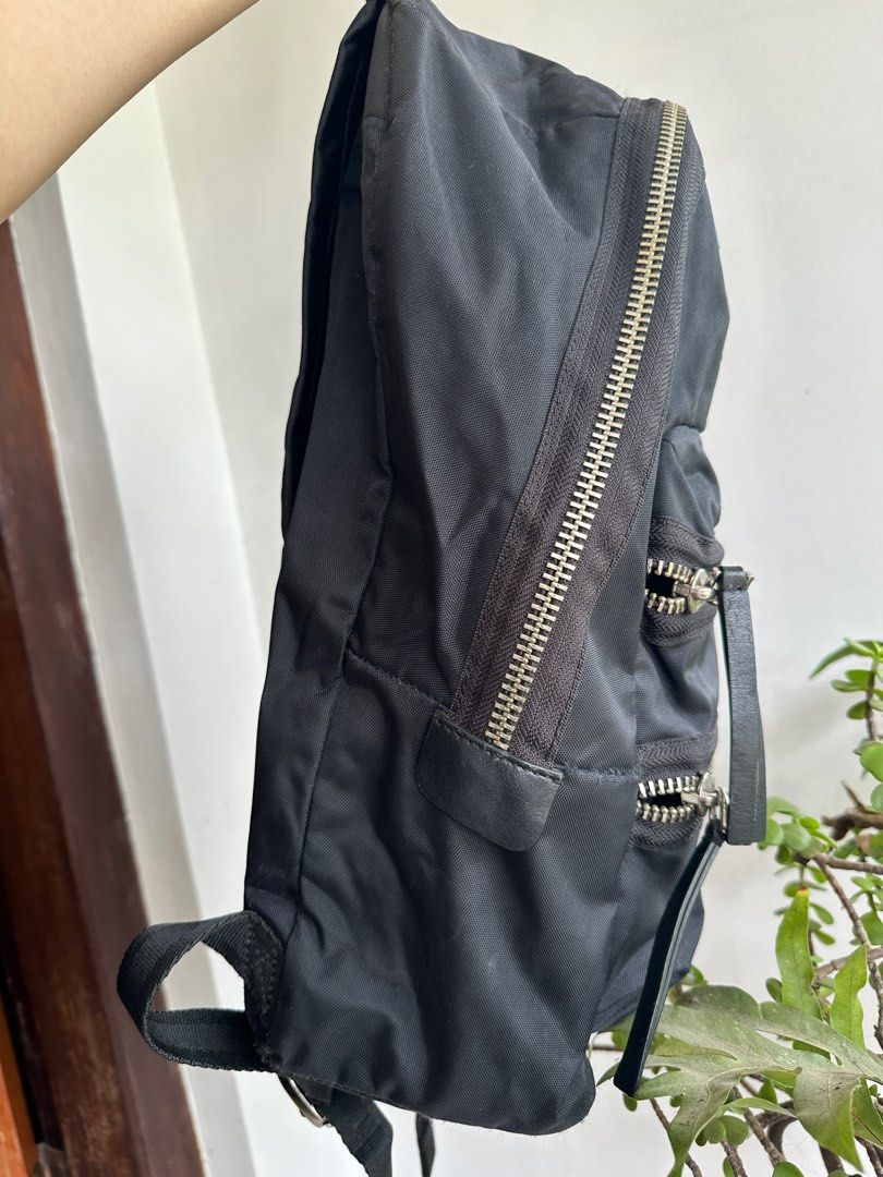 Marcjacobs large rucksack backpack (Category: Luxury Bags & Wallets) located in Bombon. Submitted by cookiespreloveed (Listing ID 1389707032, Image 3). Description: EUC Ykk zipper With tags Canvas and leather material.