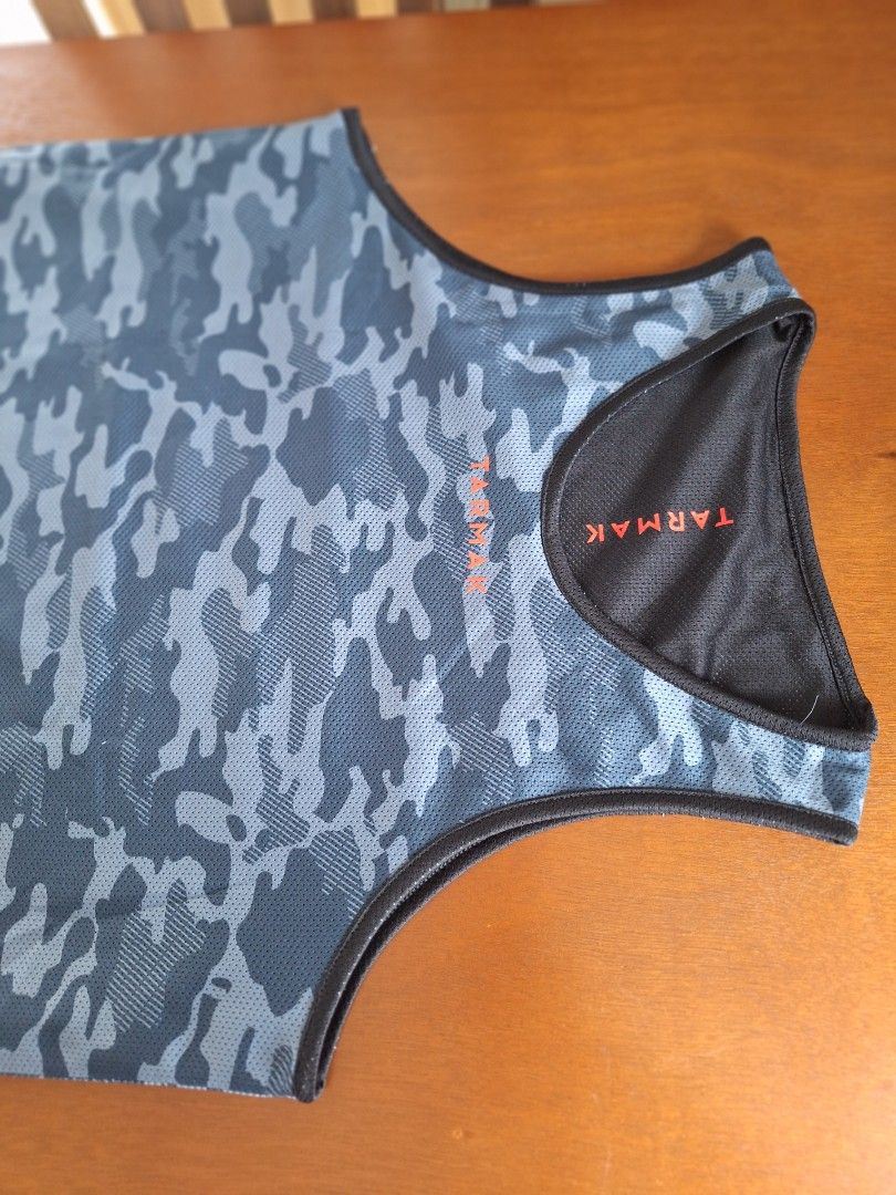 Men's Camou Reversible Tank Top (Category: Activewear) located in Quezon City. Submitted by andycandy2011 (Listing ID 1389682343, Image 3). Description: Chest Width 19.5 in Shoulder width 11 in Length 28.5in.