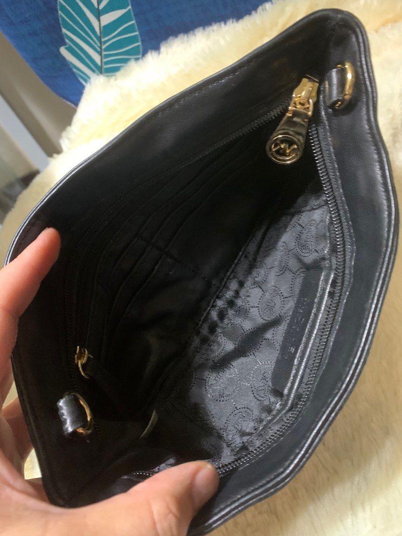 MK wallet sling (Category: Luxury Bags & Wallets) located in Manila. Submitted by yanakolekzione (Listing ID 1389834202, Image 3). Description: Original Preloved Signs of usage Soft leather Sling not adjustable Sling lenght - 36.5 inches.