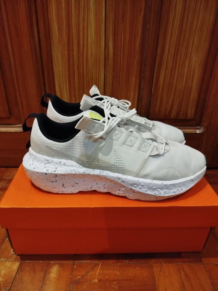 NIKE CRATER IMPACT WHITE SIZE 11US (Category: Sneakers) located in Caloocan City. Submitted by eugenevinc36613 (Listing ID 1389846535, Image 3). Description: Slightly used NIKE CRATER IMPACT s11US Issue: *faded logo on insoles (minimal) *different box .