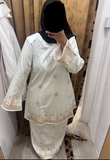 (Category: ) located in . Submitted by shesellpreloved (Listing ID 1389722541, Image 1). Description: .
