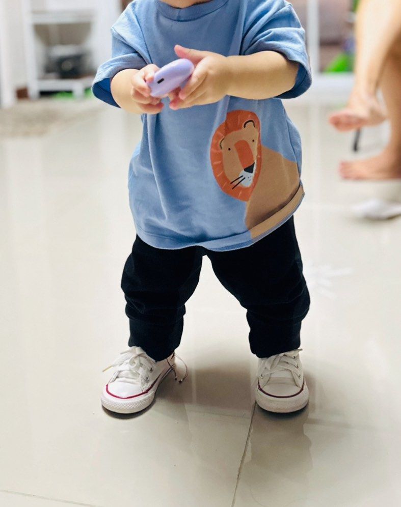 OG Converse (Category: Babies & Kids Fashion) located in Quezon City. Submitted by mallews (Listing ID 1389710893, Image 2). Description: Size: 5C | 12.5 CM • EUC • Need Cleaning Issue: Crack size tag Negotiable! Rfs: decluterring—maliit na sa baby ko .