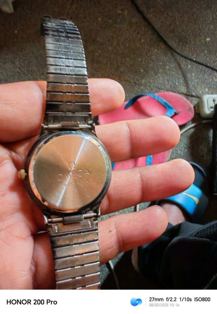 Omega gold watch (Category: Luxury Watches) located in Manila. Submitted by mohmoh36 (Listing ID 1389677326, Image 2). Description: .
