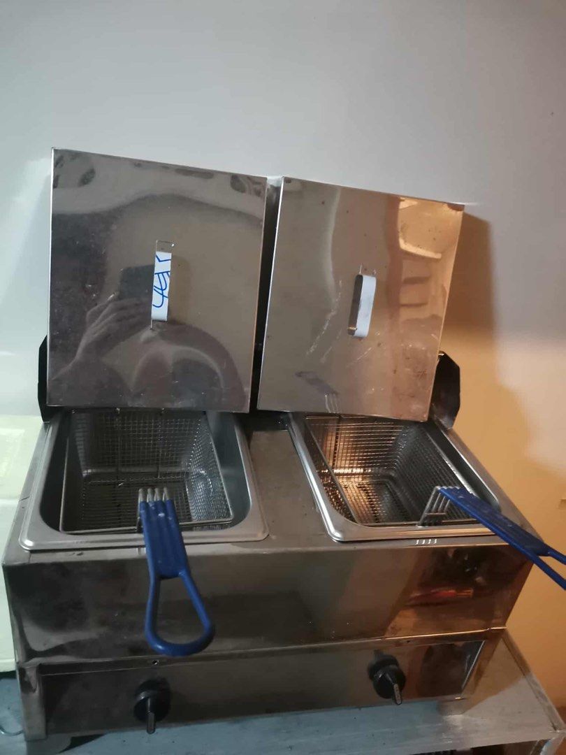 Once used! Low price!! (Category: Cookware & Accessories) located in Quezon City. Submitted by niyanc (Listing ID 1389764352, Image 2). Description: Double Deep fryer Large size 3.5 x 2 dangkal Free delivery na Needs to dispose Negotiable .