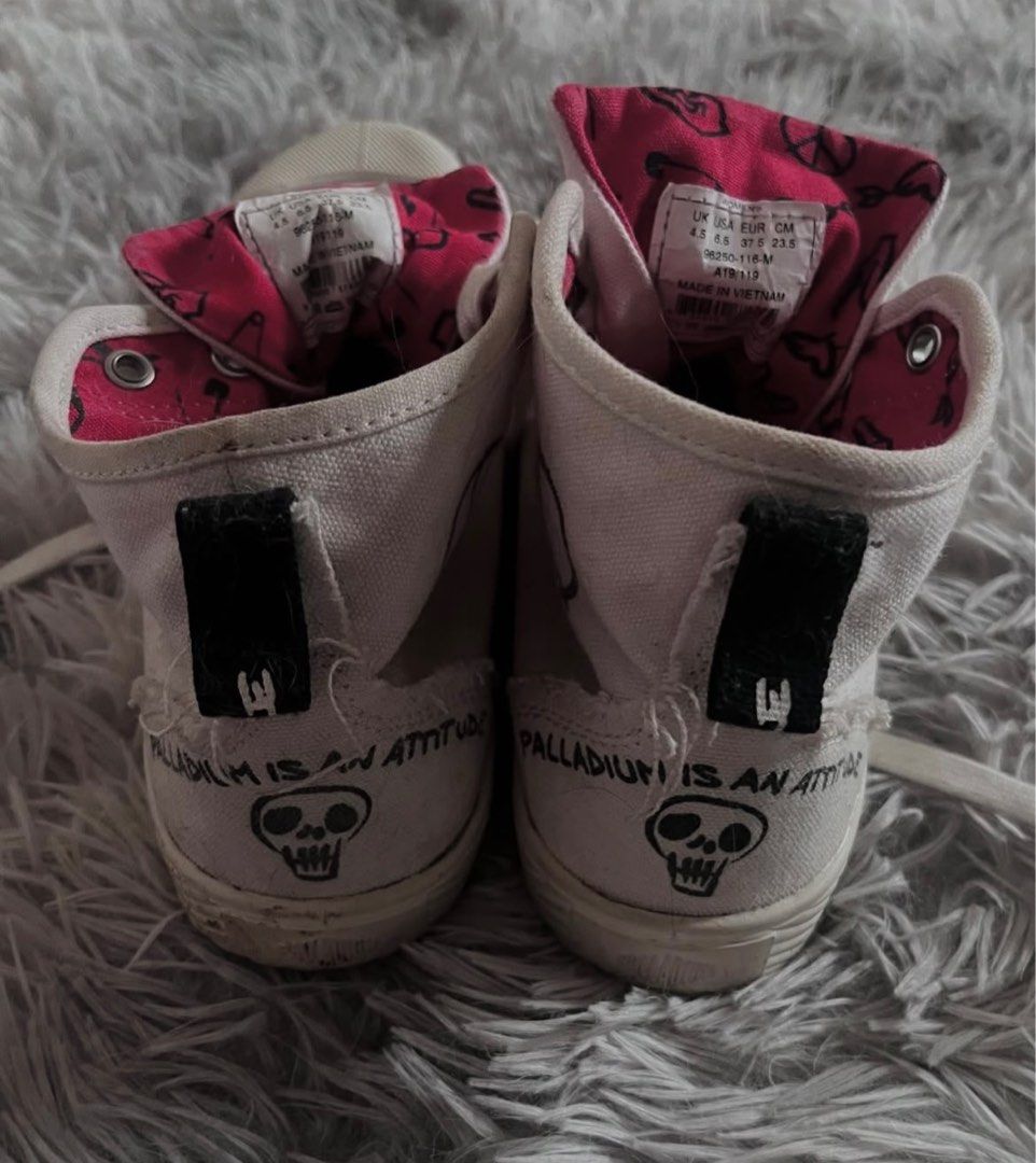 Palladium Alt Hippie White High Tops (Category: Sneakers) located in Quezon City. Submitted by toasterpiee (Listing ID 1389689073, Image 2). Description: .