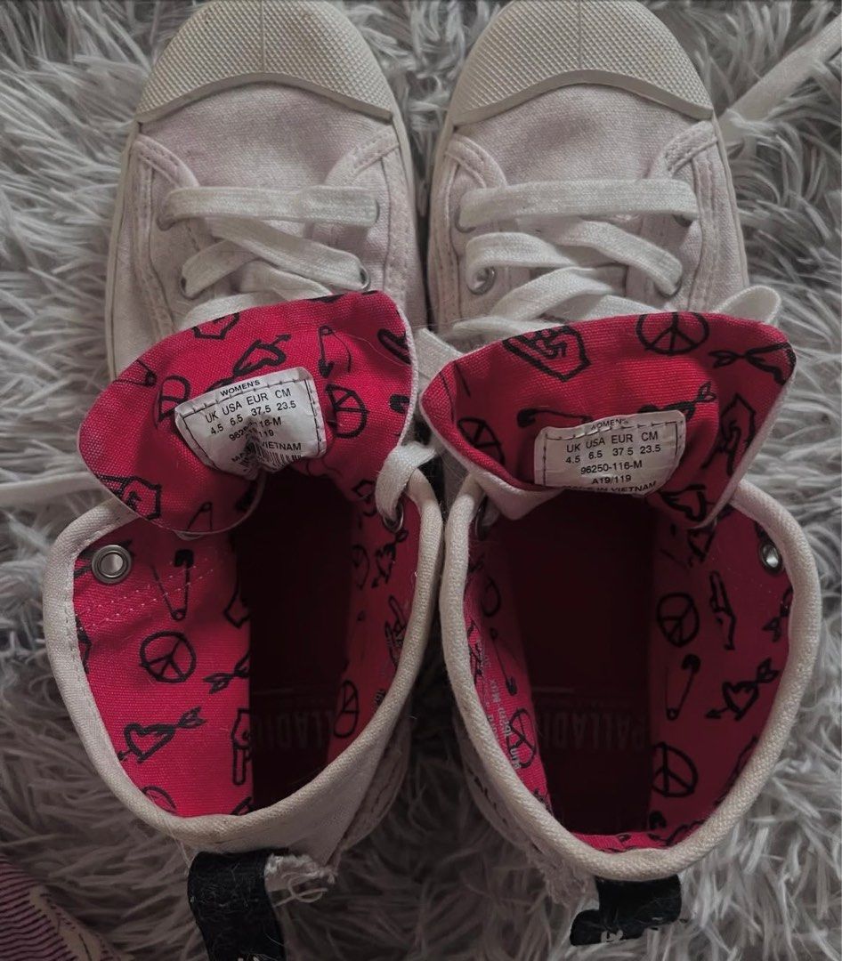 Palladium Alt Hippie White High Tops (Category: Sneakers) located in Quezon City. Submitted by toasterpiee (Listing ID 1389689073, Image 3). Description: .