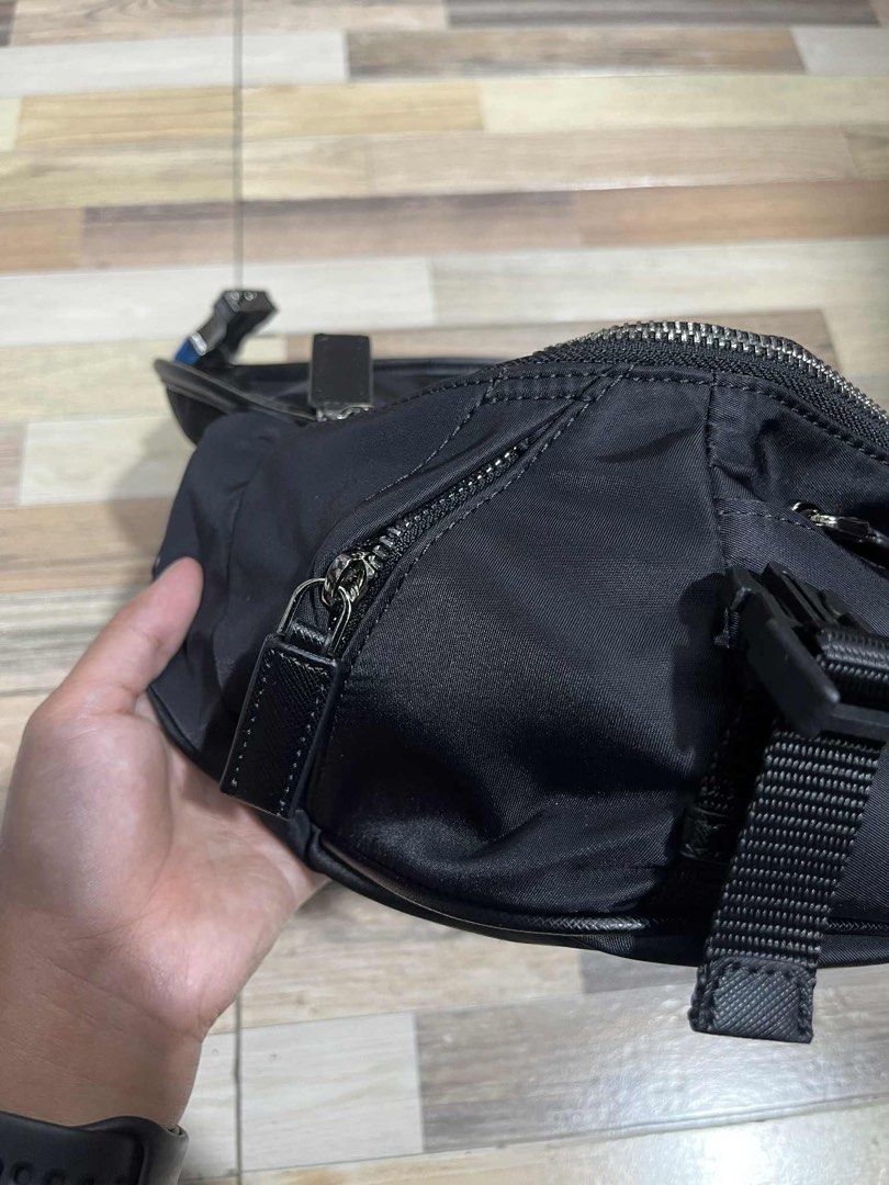 Prada (Category: Luxury Bags & Wallets) located in Baguio. Submitted by jenbieabil78948 (Listing ID 1389719445, Image 3). Description: 🔥 Prada Condition: excellent Color Rate: 10 ❌ none *Daming compartment neto.