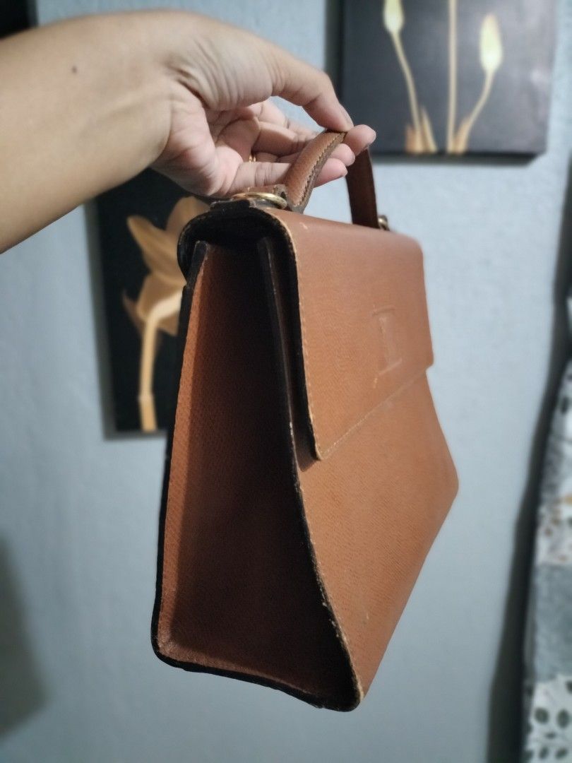 Renoma (Category: Luxury Bags & Wallets) located in Buenavista. Submitted by yasi11 (Listing ID 1389788408, Image 3). Description: .