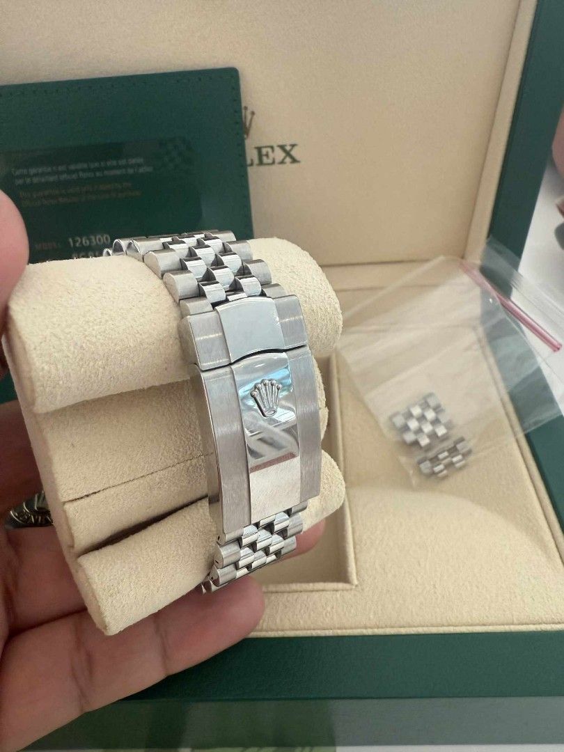 Rolex Wimbledon (Category: Luxury Watches) located in Davao. Submitted by emeraldstonejewels (Listing ID 1389672299, Image 3). Description: Rolex Wimbledon 41mm year 2022 complete with extra link.