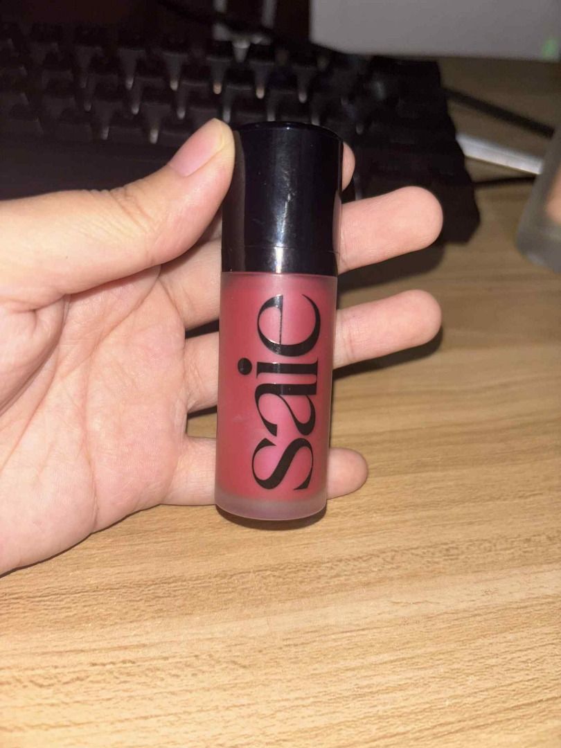 SAIE Dew Blush in Dreamy 12ml (Category: Makeup) located in Quezon City. Submitted by mxrxelmaga (Listing ID 1389756350, Image 1). Description: ⚠️ NOT BRAND NEW – LIKE NEW⚠️ 💖 Like New – just tried it 2x ✅ 100% authentic (swipe for email receipt proof) 🌟 Blendable, natural flush that melts seamlessly into skin..