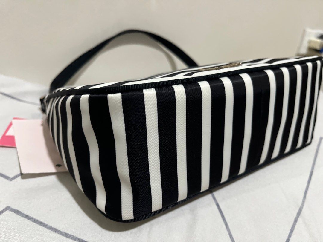 SELLING LOW: SAM NYLON SHOULDER (Category: Luxury Bags & Wallets) located in Quezon City. Submitted by dropshopselections (Listing ID 1389684278, Image 2). Description: original unused approx 9.5 x 6 x 3.5 inches.