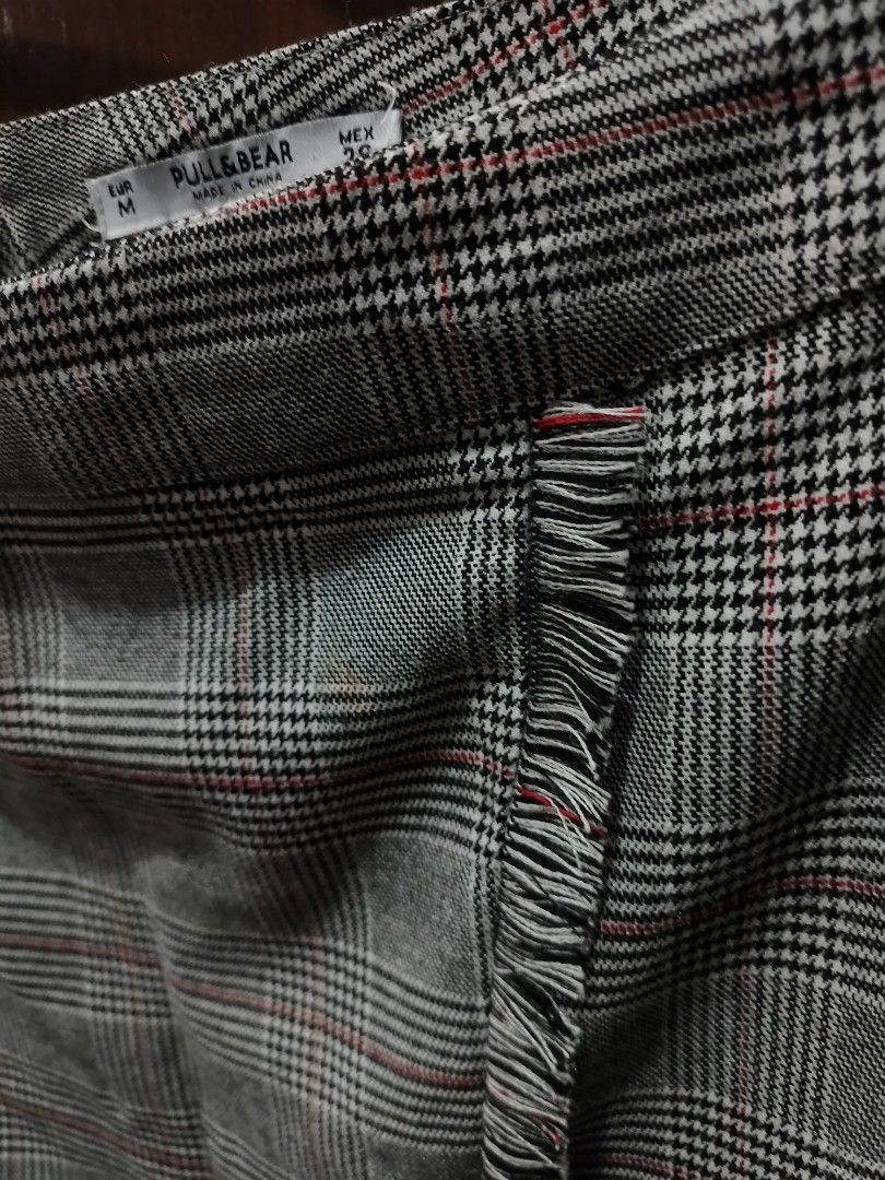 striped skirt (Category: Skirts) located in Quezon City. Submitted by happyleafff (Listing ID 1389715625, Image 3). Description: Brand: Pull & Bear Waist Size: 28 inches used twice Rfs: decluttering - no when worn & rush shipping - items are preloved. please manage expectations - pay as you order - mode of payment: gcash, bdo.