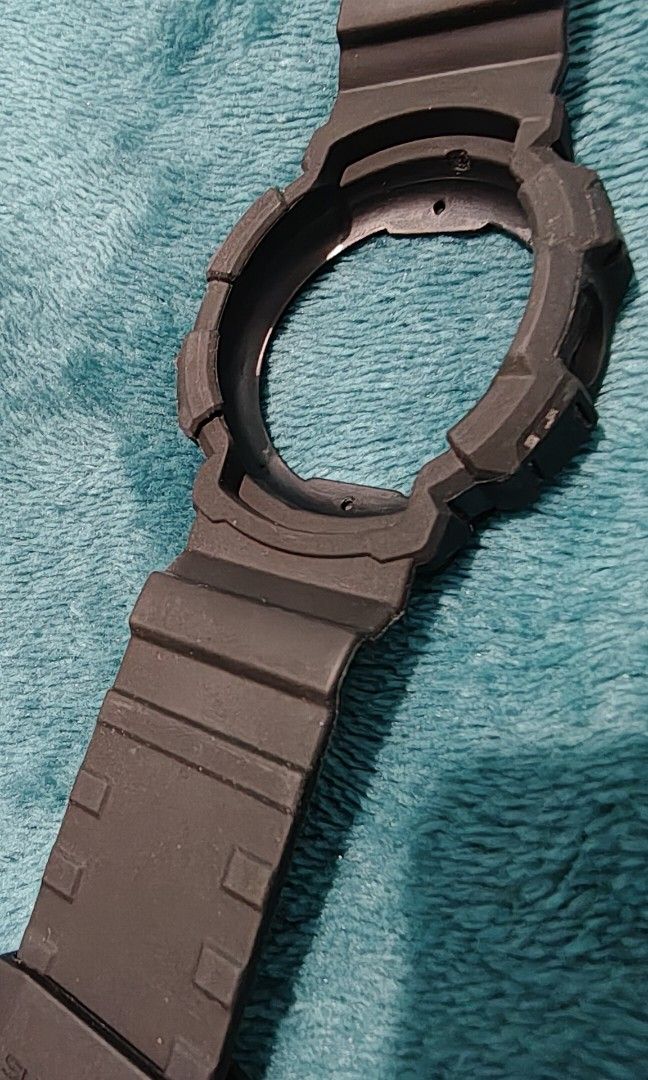 Supcase for Google Pixel watch 2 41mm 2022/2023 (Category: Wearables & Smart Watches) located in Tanza. Submitted by markitfinds (Listing ID 1389805450, Image 3). Description: New never been used Supcase for Google Pixel watch 2 41mm (2022/2023).