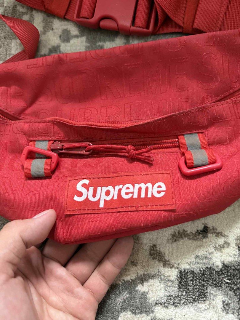 Supreme Belt Bag (Category: Belt bags, Clutches and Pouches) located in Bulacan. Submitted by luispresko (Listing ID 1389801478, Image 3). Description: Good Condi ₱1500 📍Meycauayan Bulacan.